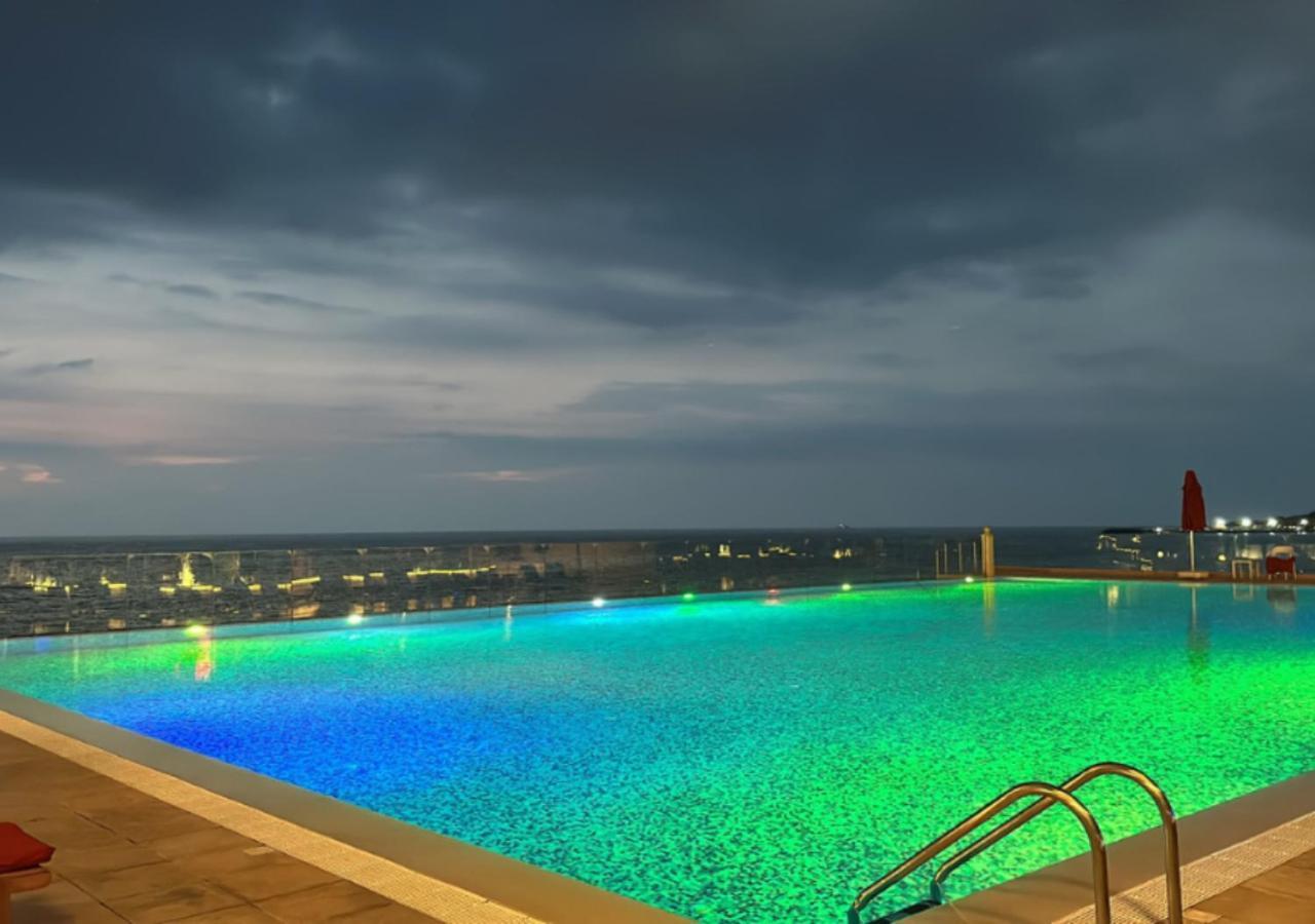 Lancaster Eden Bay Hotel Beirut Bagian luar foto