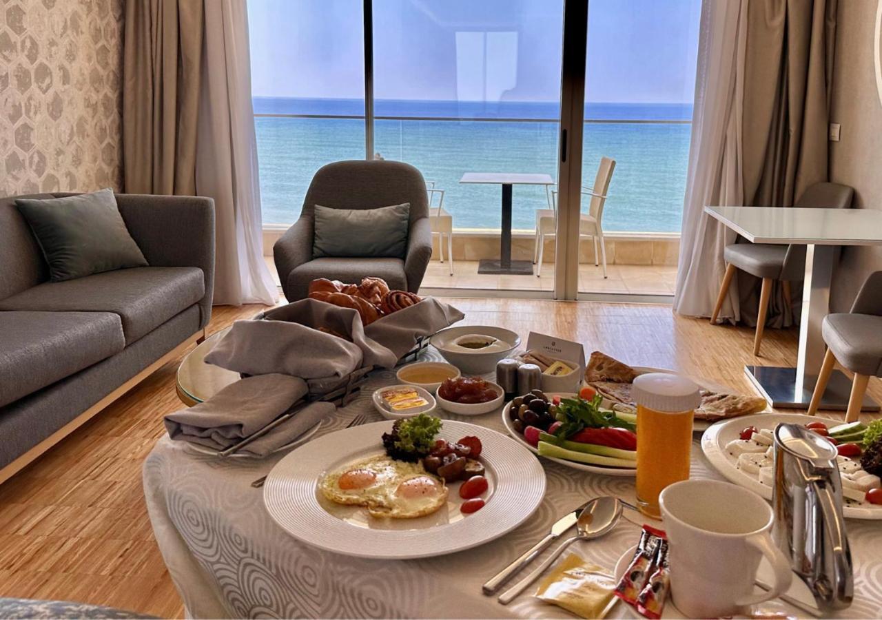 Lancaster Eden Bay Hotel Beirut Bagian luar foto
