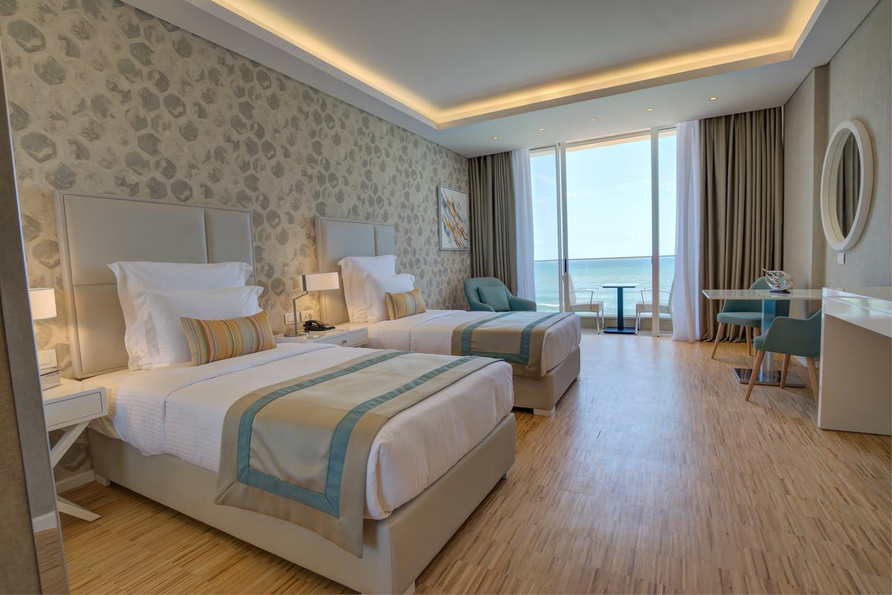 Lancaster Eden Bay Hotel Beirut Bagian luar foto