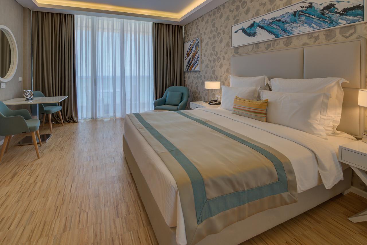 Lancaster Eden Bay Hotel Beirut Bagian luar foto