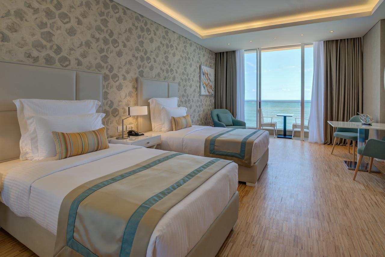 Lancaster Eden Bay Hotel Beirut Bagian luar foto