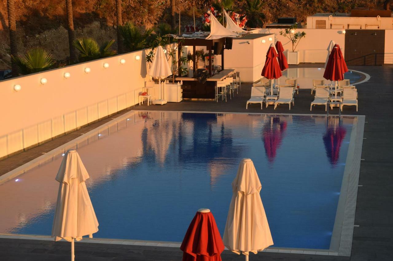 Lancaster Eden Bay Hotel Beirut Bagian luar foto