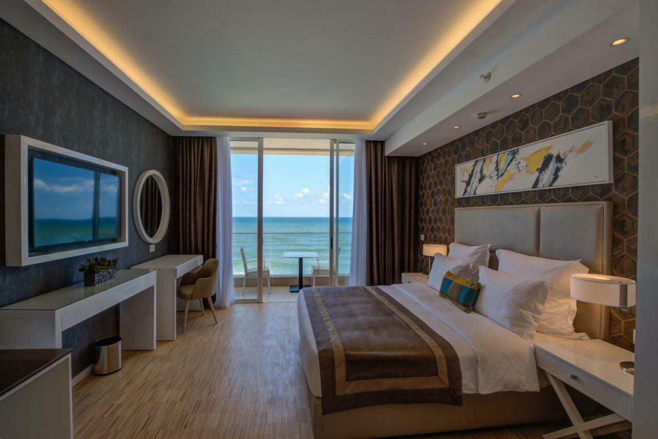Lancaster Eden Bay Hotel Beirut Bagian luar foto